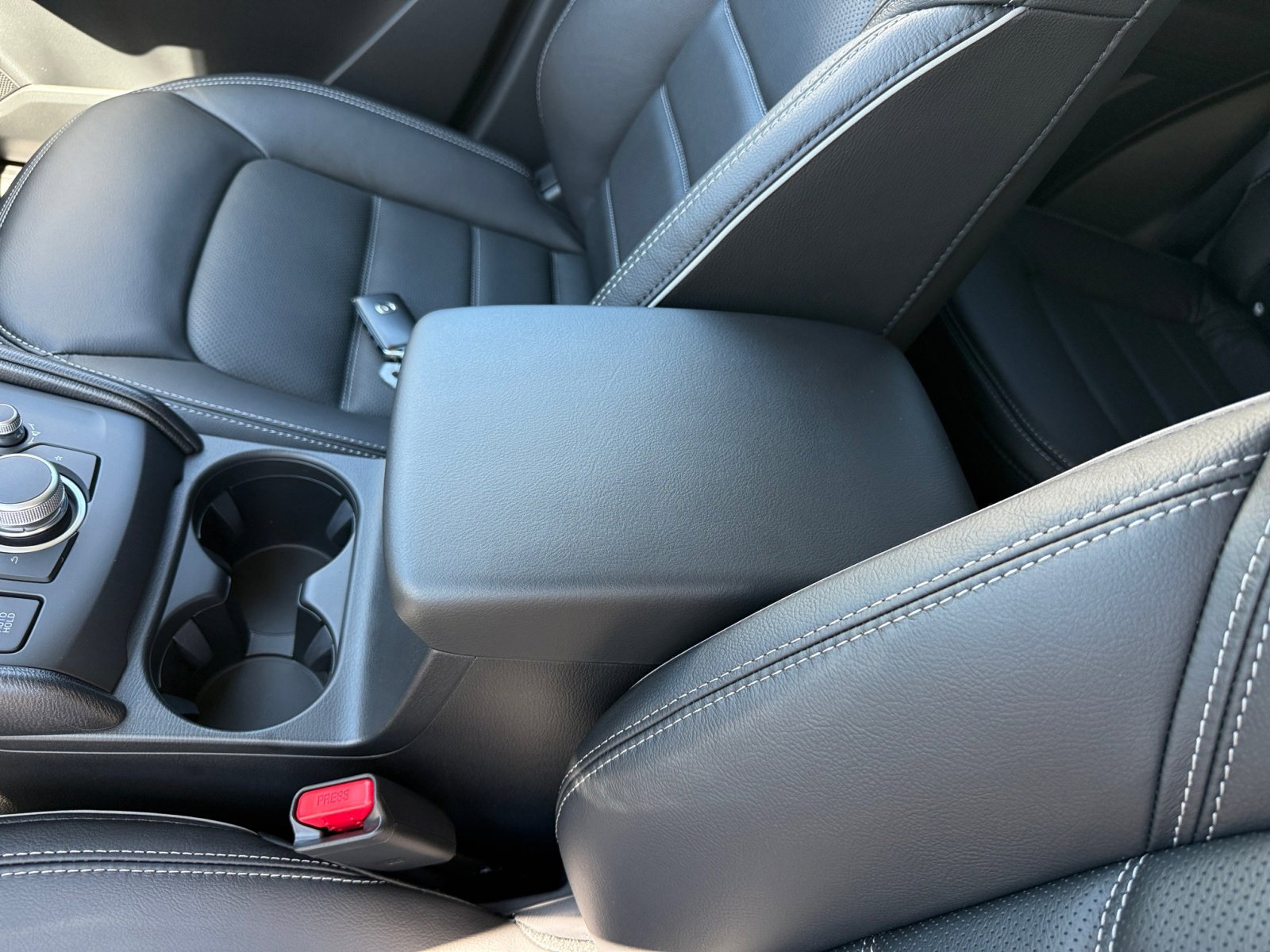2025 Mazda CX-5 2.5 S Preferred photo 14