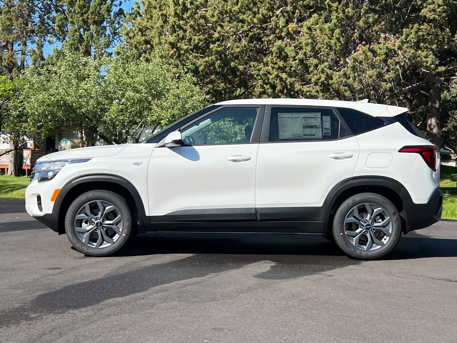 2025 Kia Seltos LX photo 5