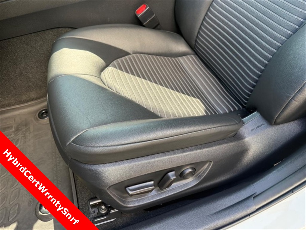 2024 Toyota Camry Hybrid SE photo 16