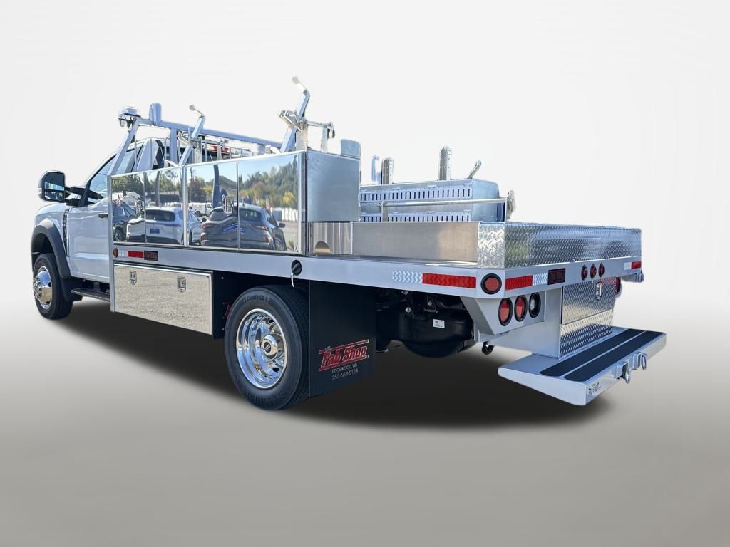 2025 Ford F-550 photo 3