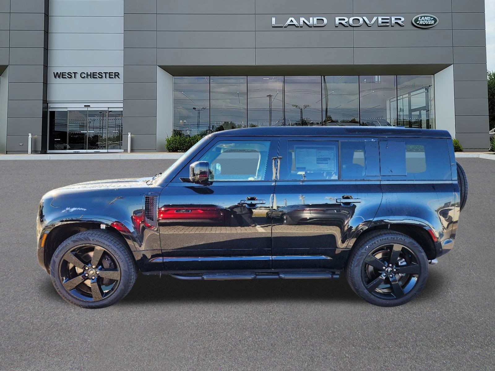 2025 Land Rover Defender 110 X-Dynamic SE photo 3