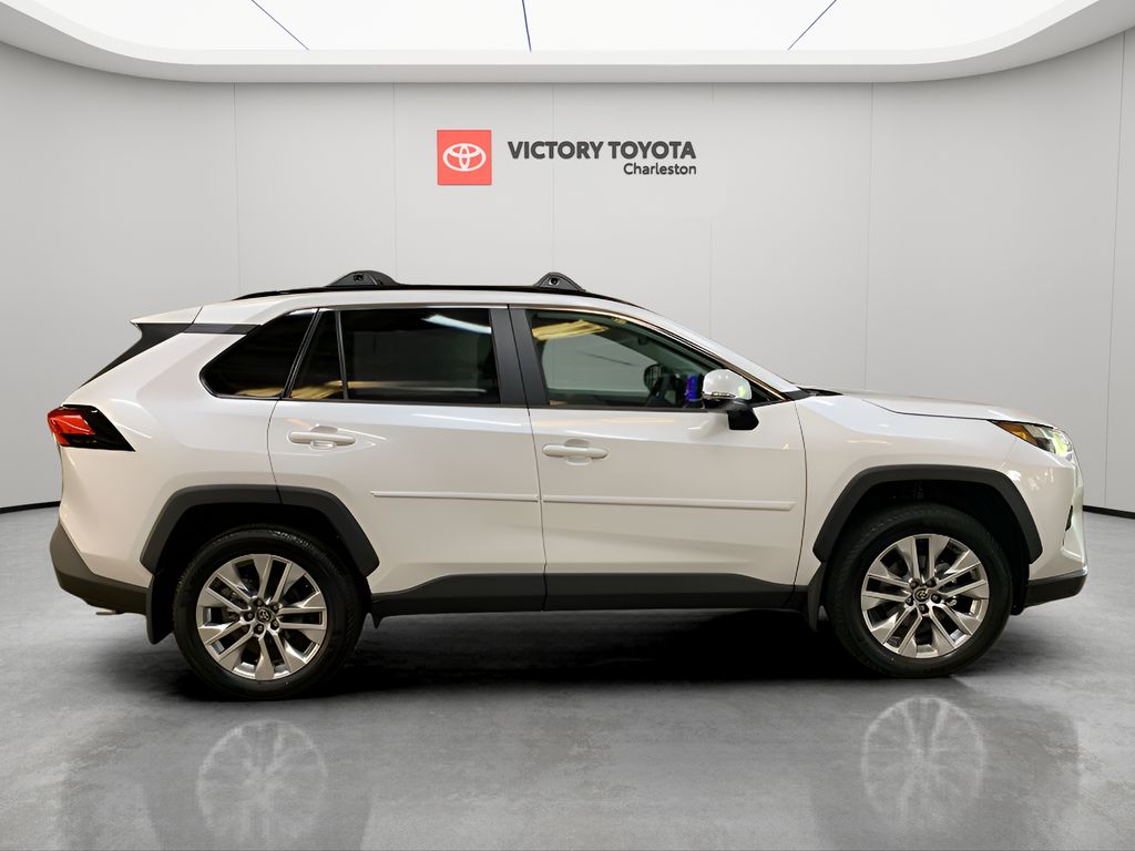 2025 Toyota RAV4 XLE Premium photo 4