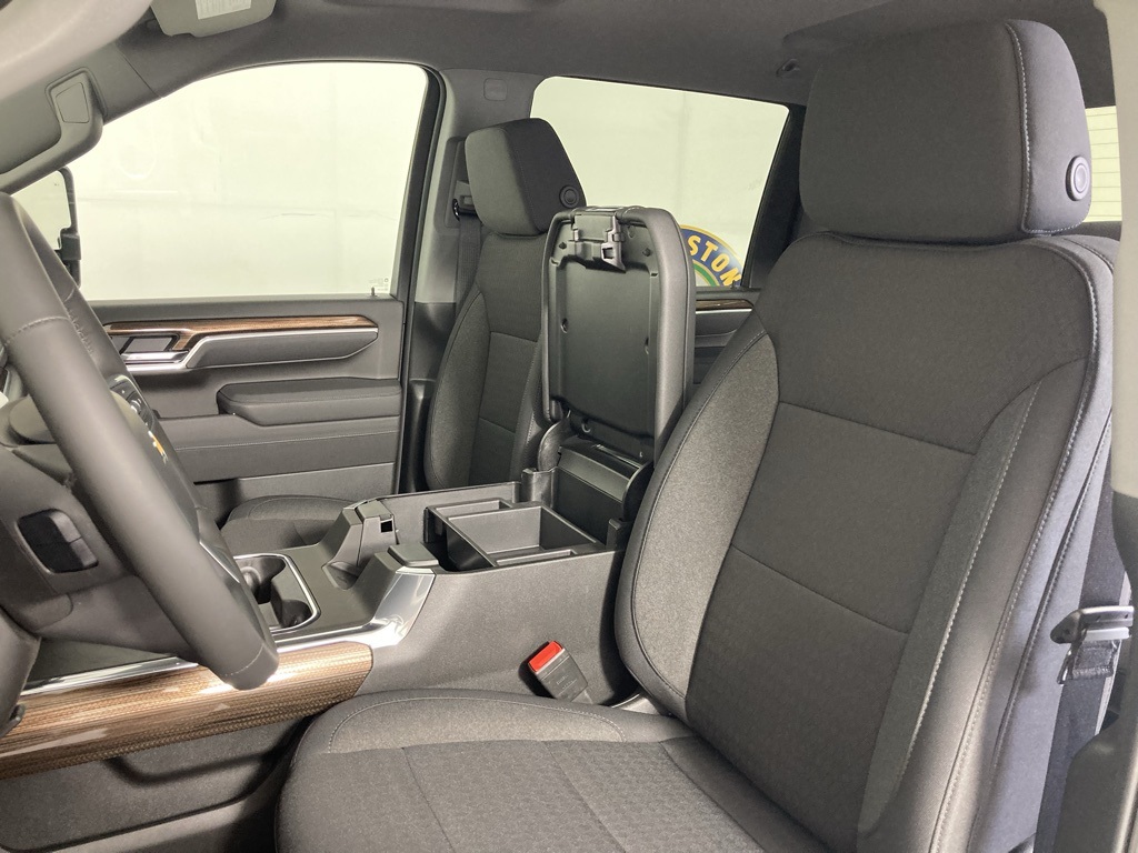 2025 Chevrolet Silverado 2500HD LT photo 8