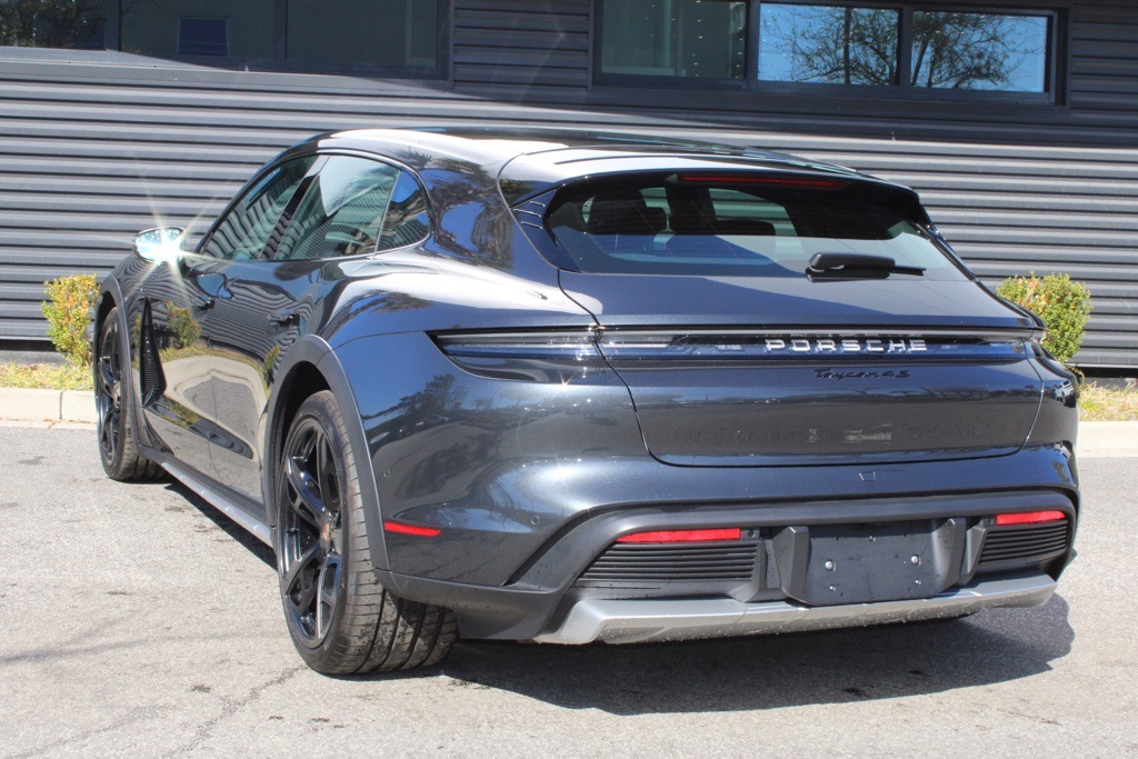 2025 Porsche Taycan 4S Cross Turismo photo 2