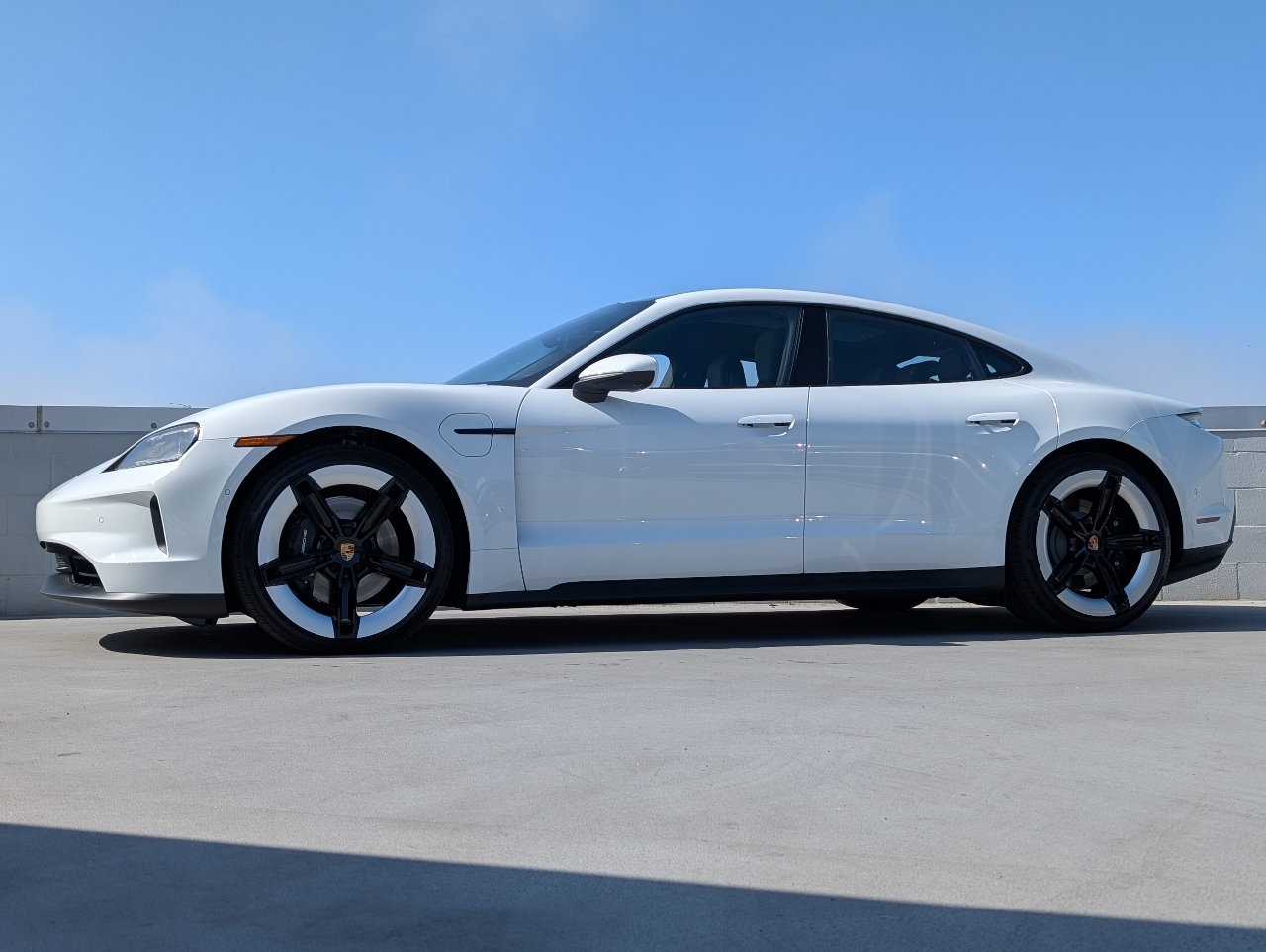 2026 Porsche Taycan 4 photo 2