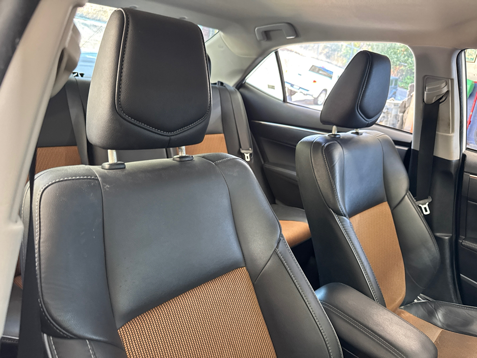 2016 Toyota Corolla L photo 4