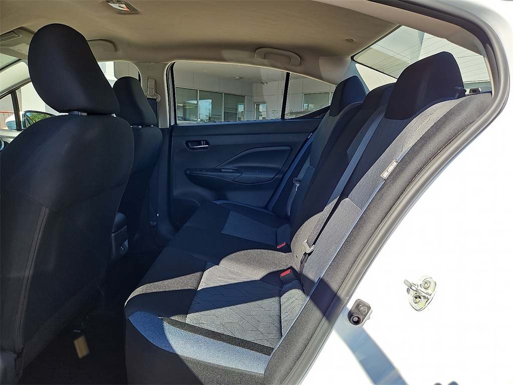 2025 Nissan Versa 1.6 SV photo 6
