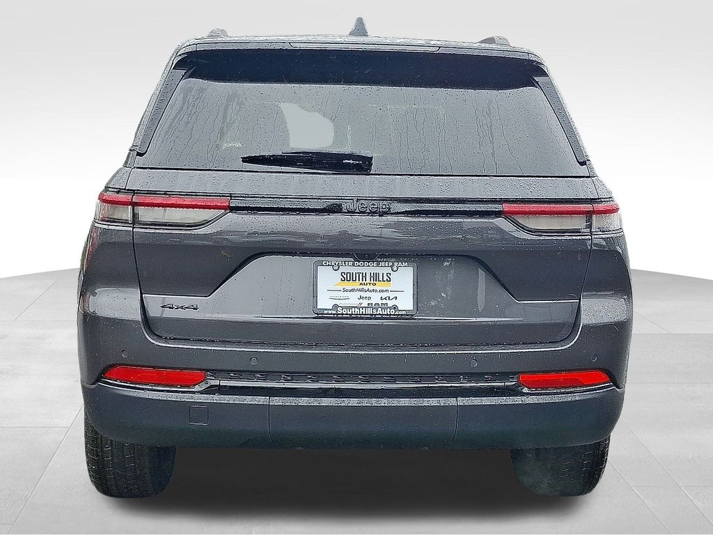 2025 Jeep Grand Cherokee Altitude photo 2