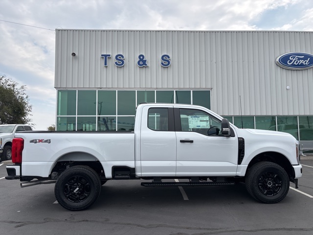 2026 Ford F-350 photo 2