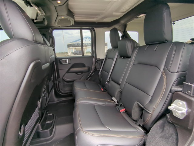 2025 Jeep Wrangler Sahara photo 13