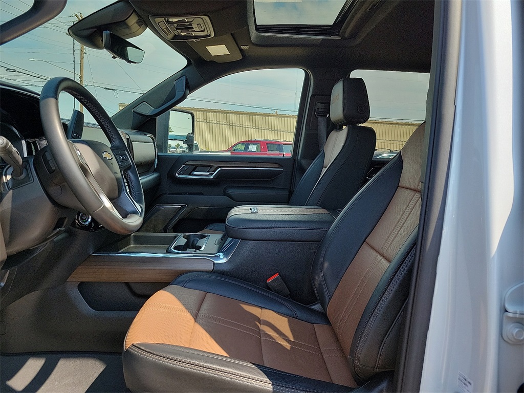 2024 Chevrolet Silverado 2500HD High Country photo 18