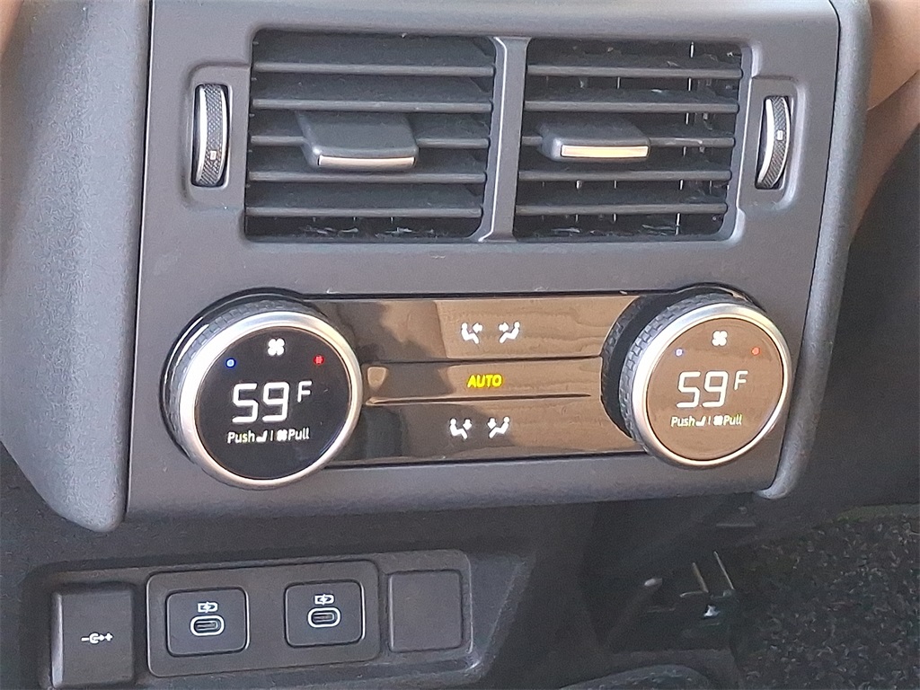 2025 Land Rover Discovery SE photo 10