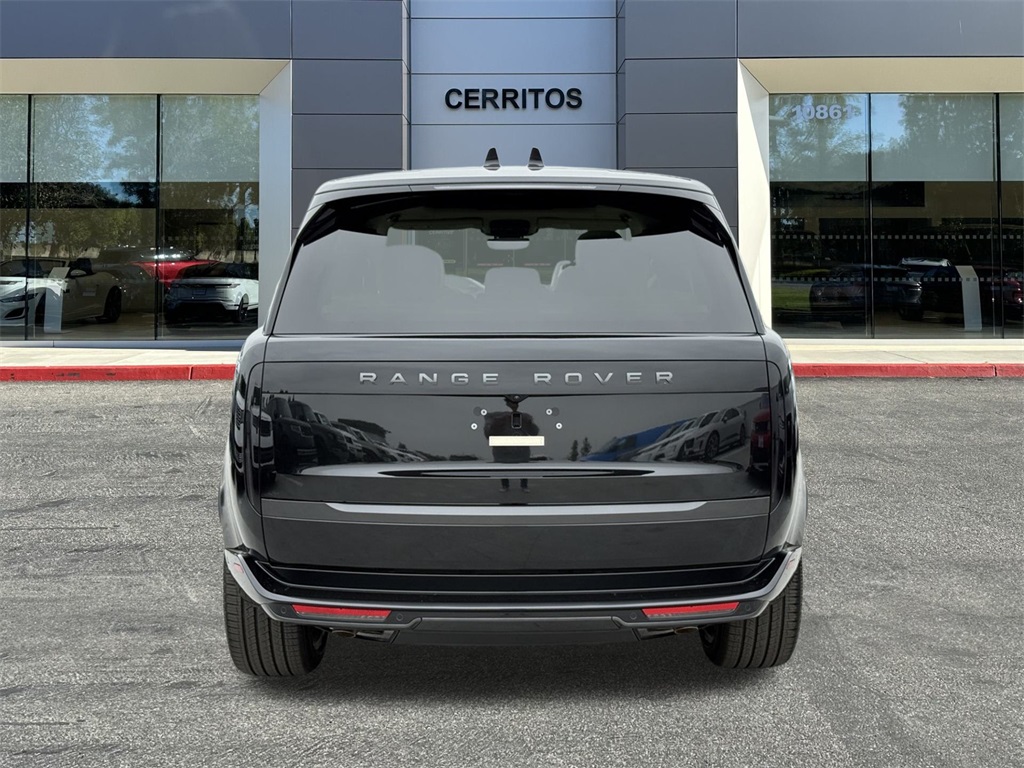 2025 Land Rover Range Rover SE photo 4