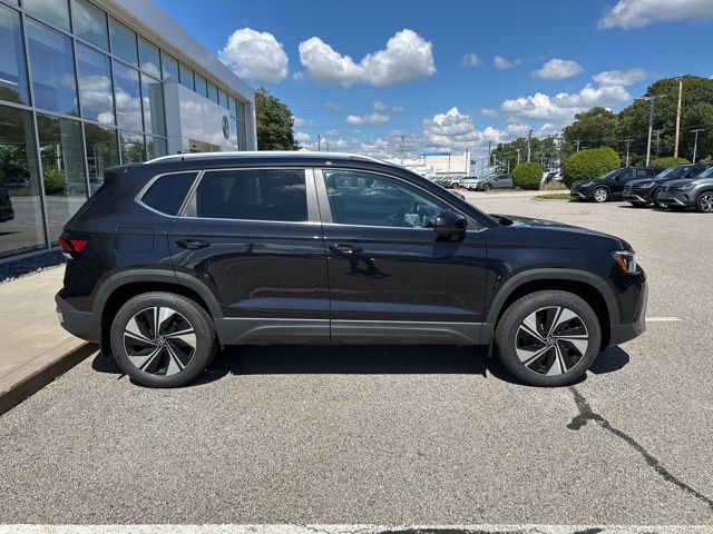 2025 Volkswagen Taos SE photo 8
