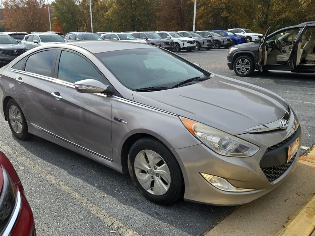 2014 Hyundai Sonata Hybrid Base photo 2