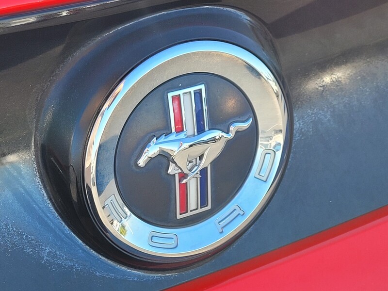 2014 Ford Mustang V6 Premium photo 8