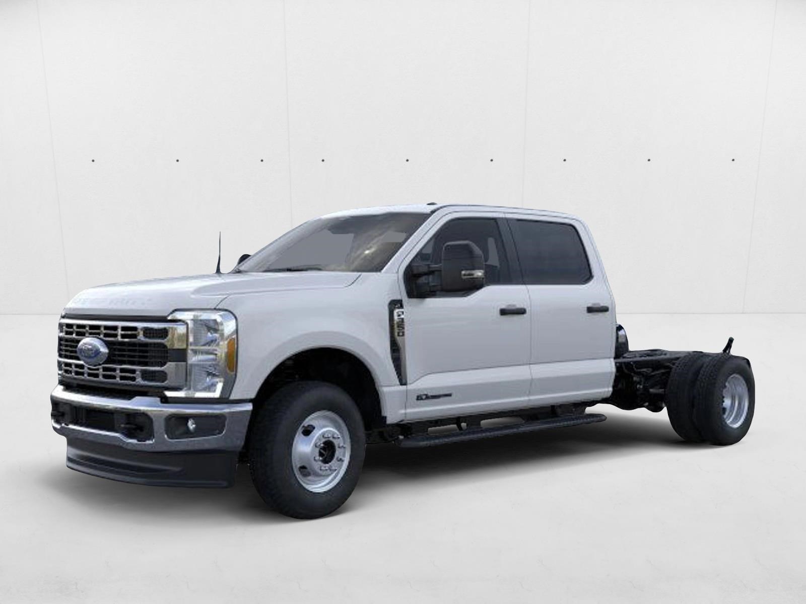 2025 Ford F-350 Super Duty Chassis Cab XL's photo
