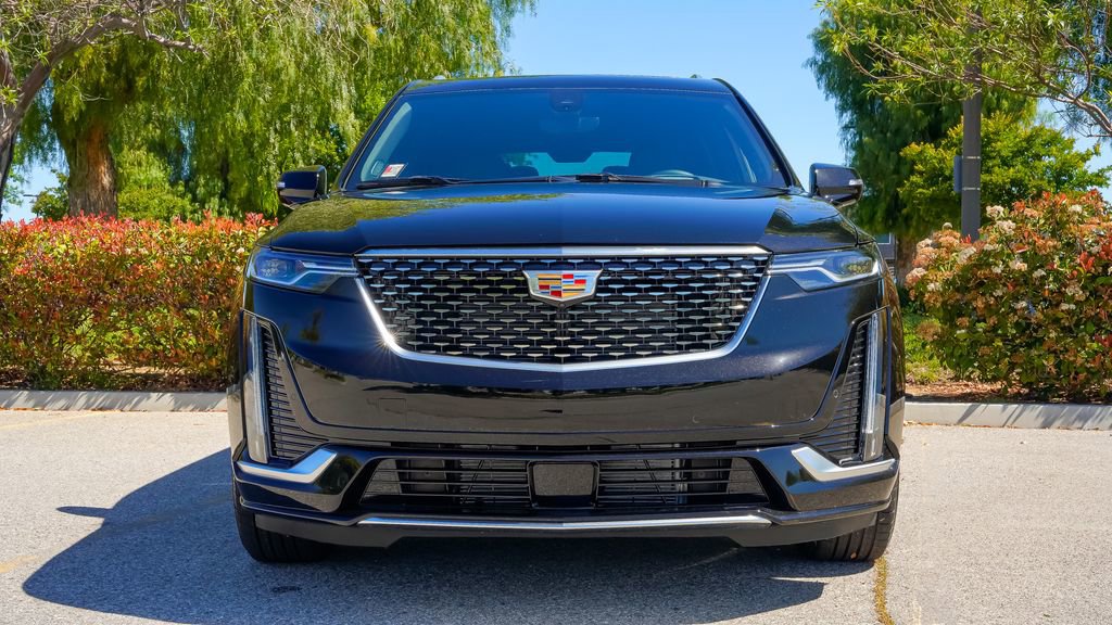 2025 Cadillac XT6 Premium Luxury photo 2