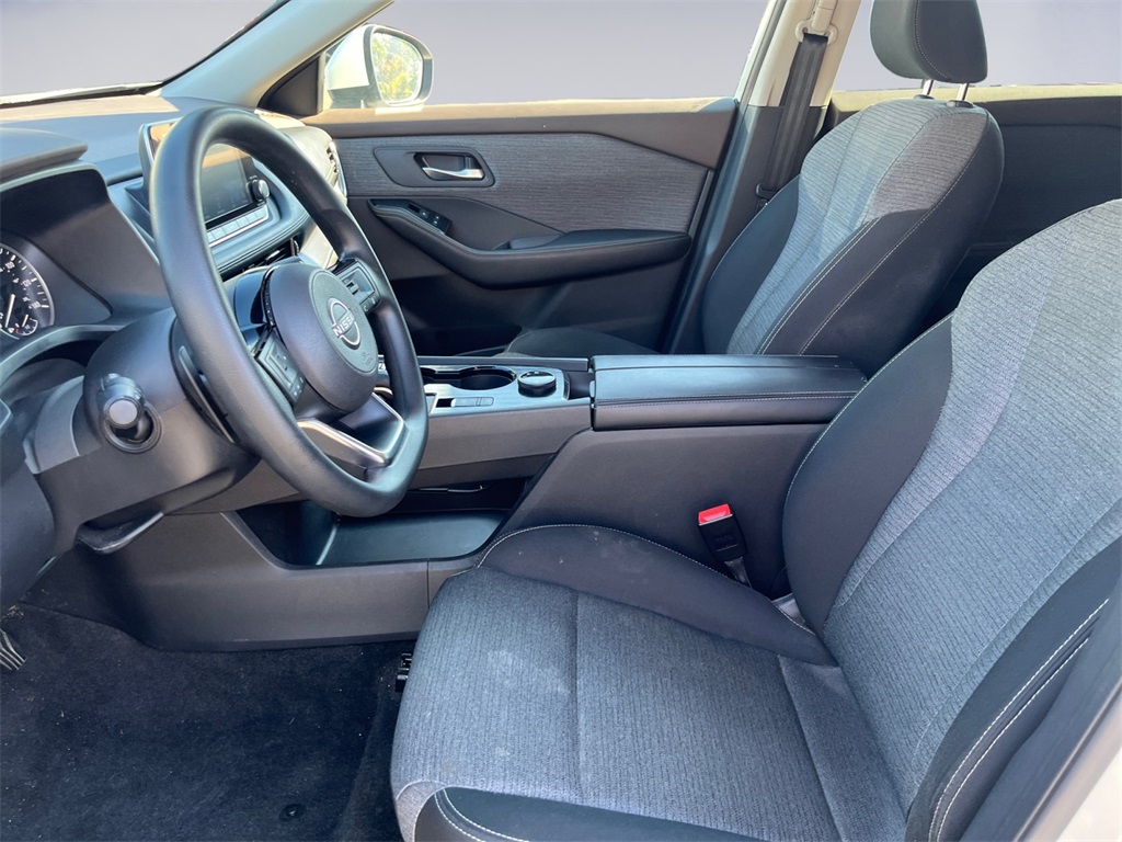 2022 Nissan Rogue SV photo 10