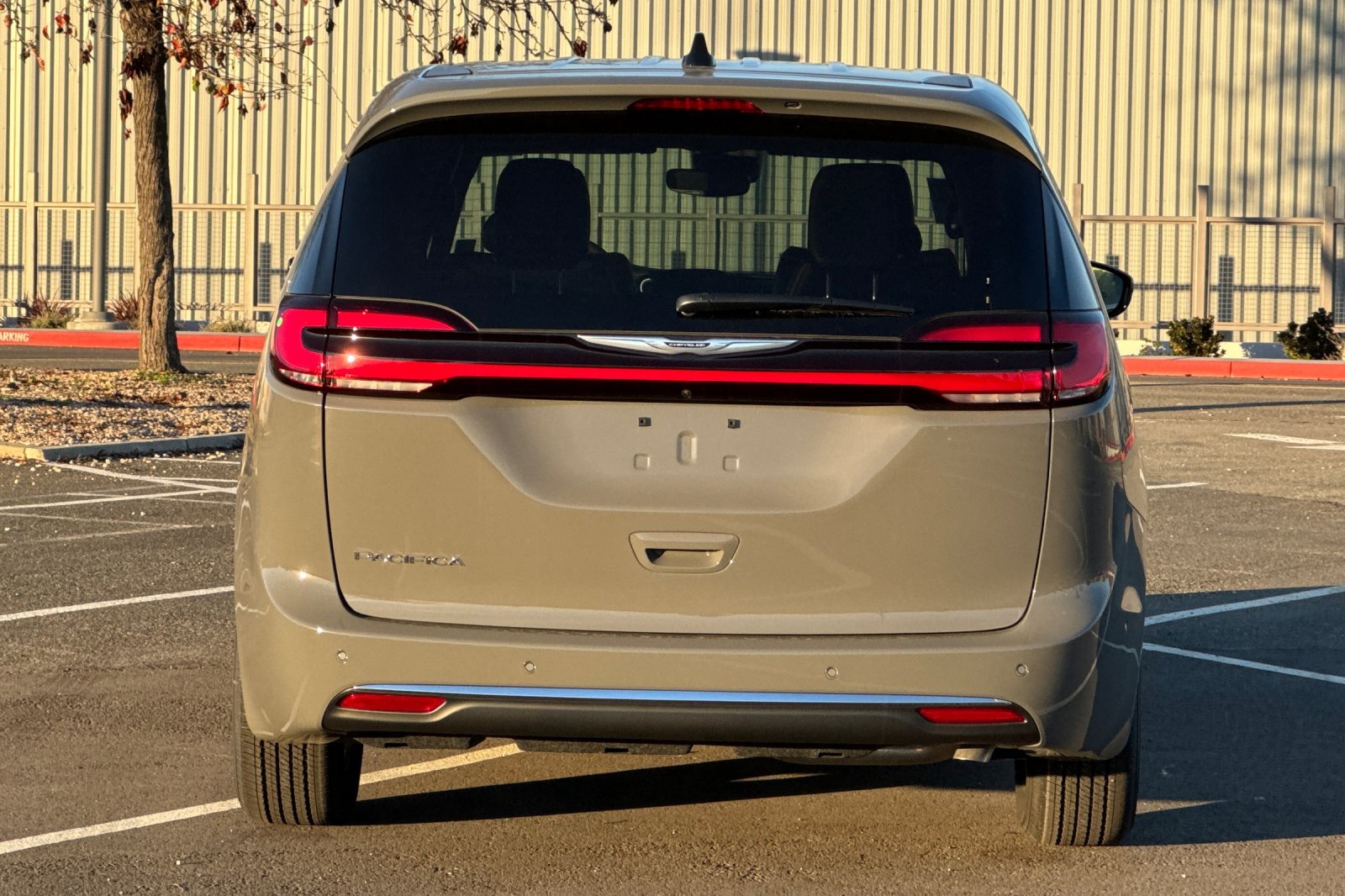 2025 Chrysler Pacifica photo 4