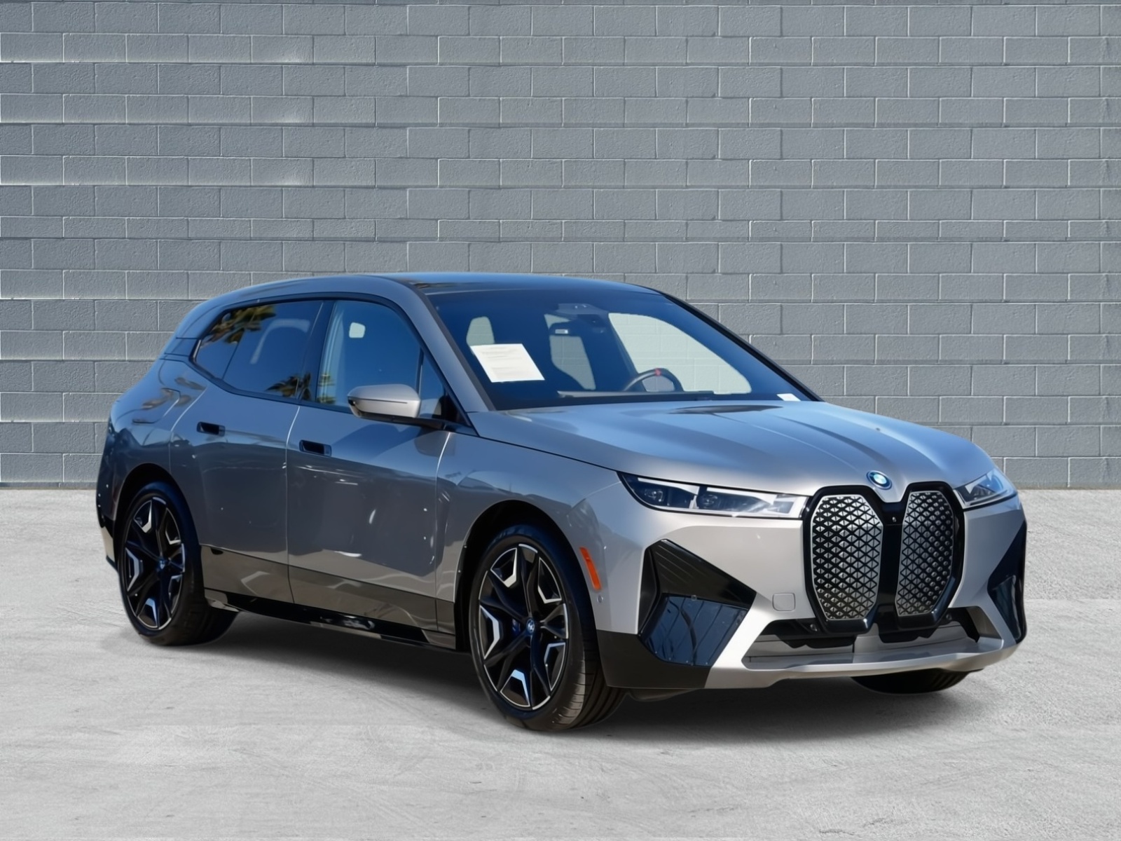 2025 BMW iX M60's photo