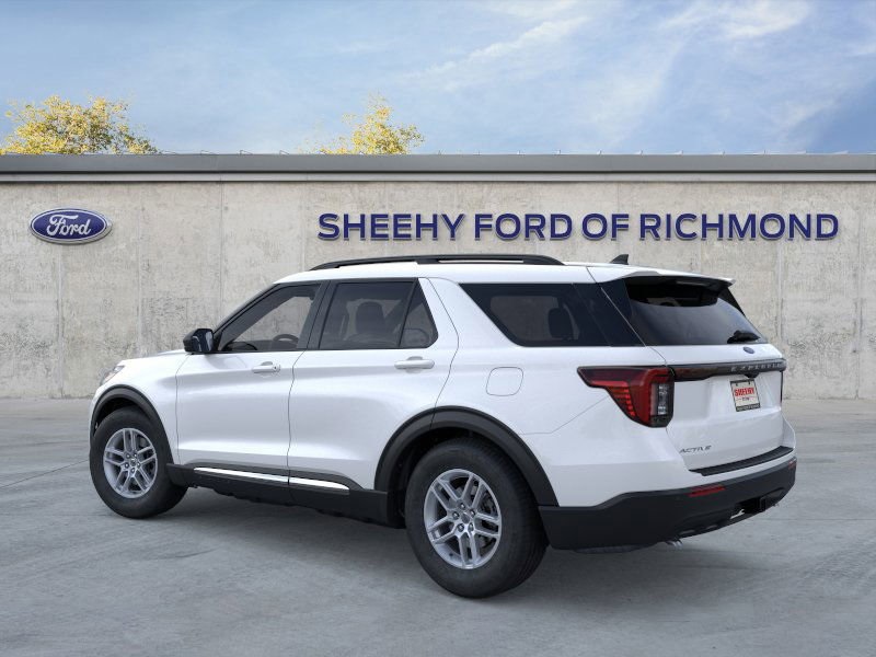 2025 Ford Explorer photo 2