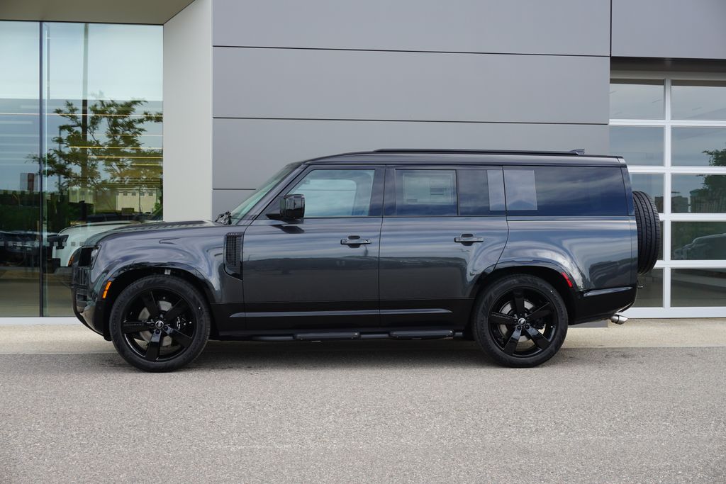 2025 Land Rover Defender 130 V8 photo 8