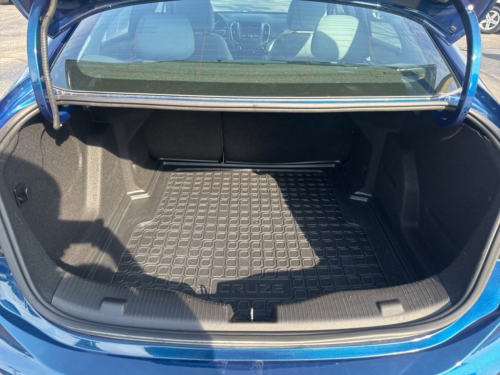 2019 Chevrolet Cruze LT photo 12