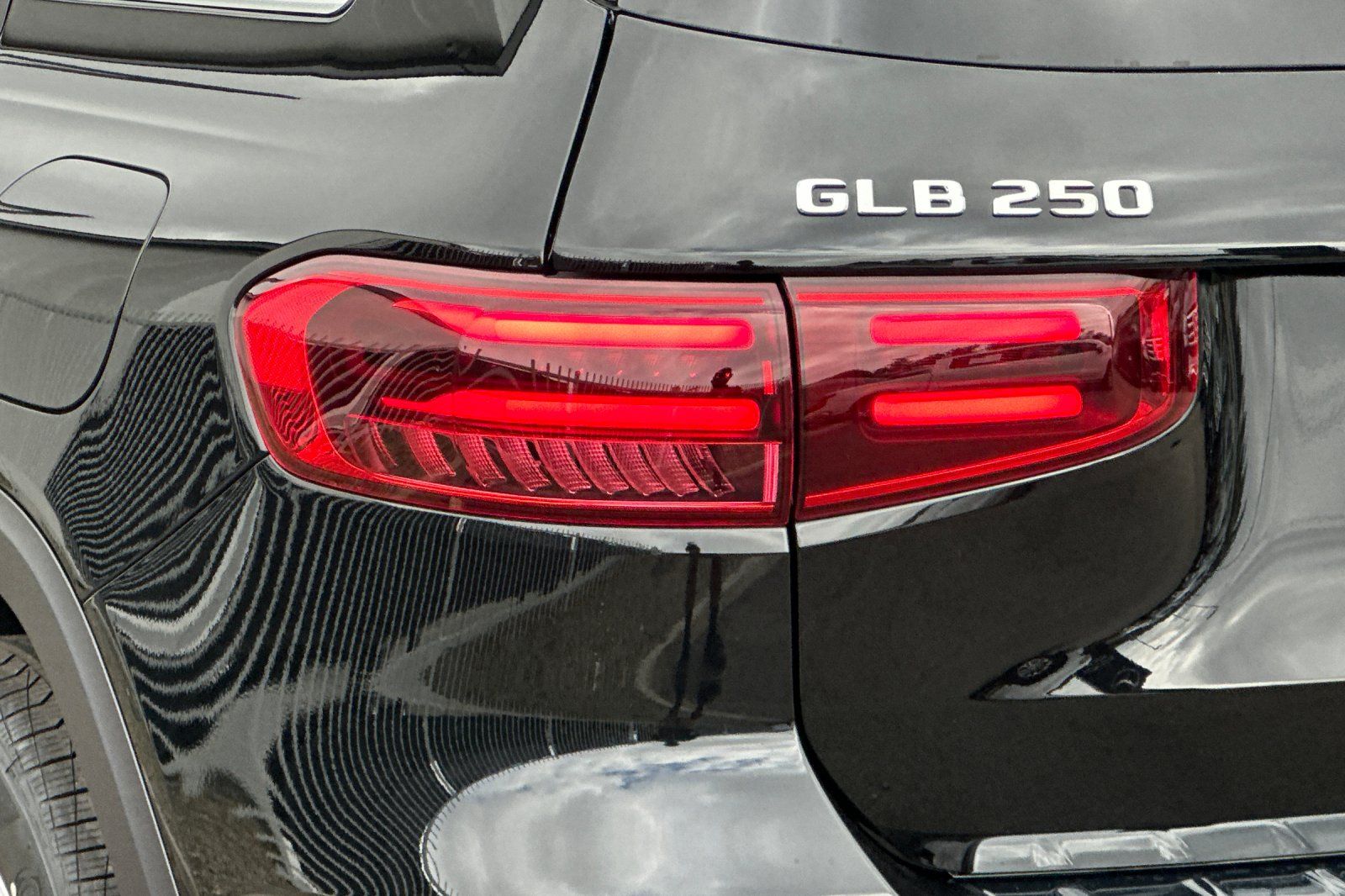 2025 Mercedes Benz GLB 250 photo 11