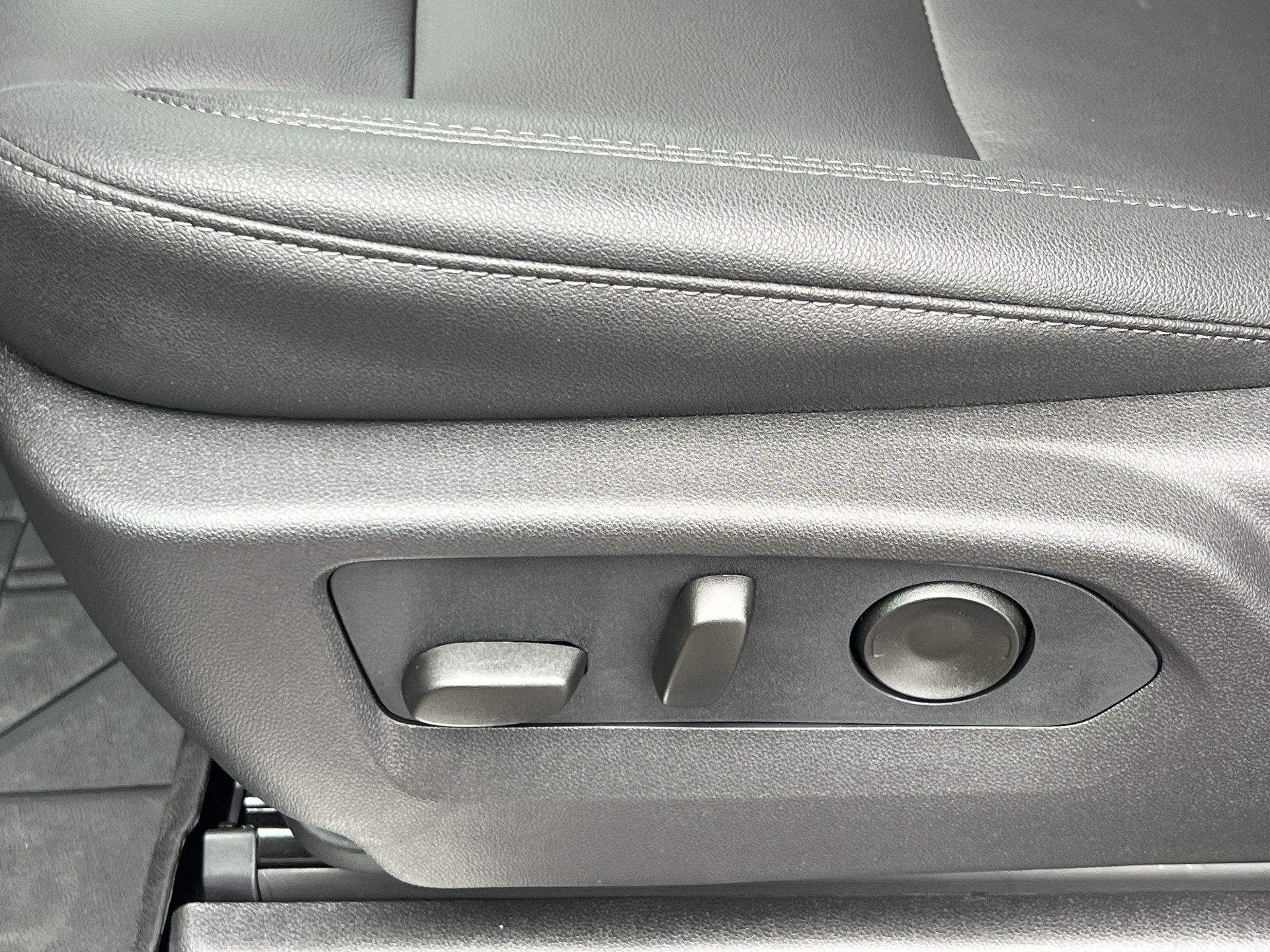 2026 Chevrolet Silverado 1500 LT photo 19