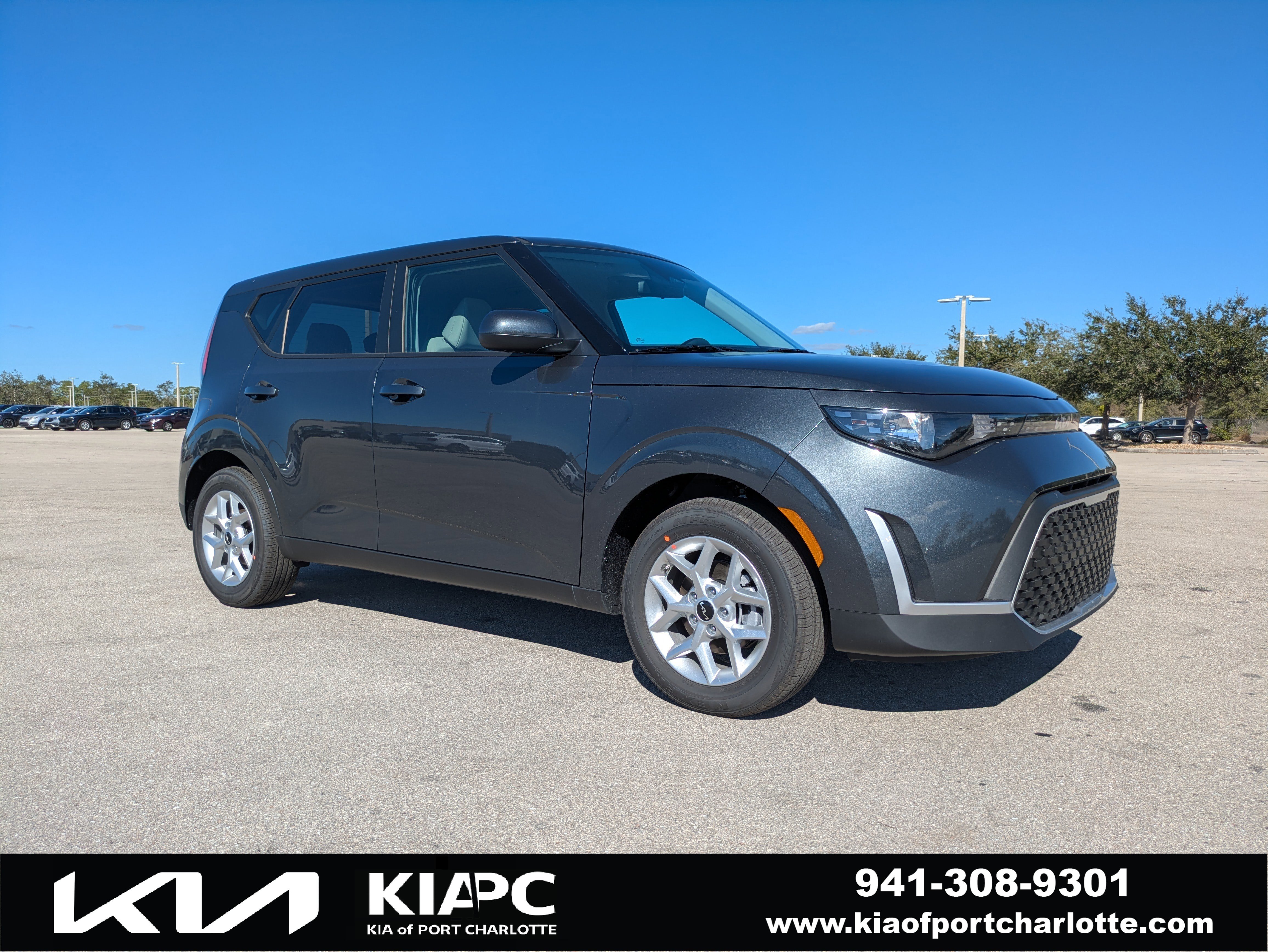 2025 Kia Soul LX's photo