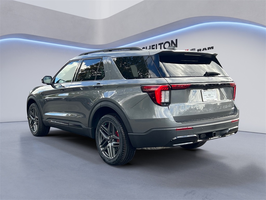 2025 Ford Explorer ST-Line photo 2