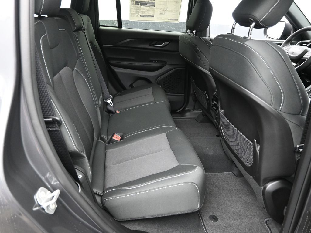 2025 Jeep Grand Cherokee Laredo X photo 6