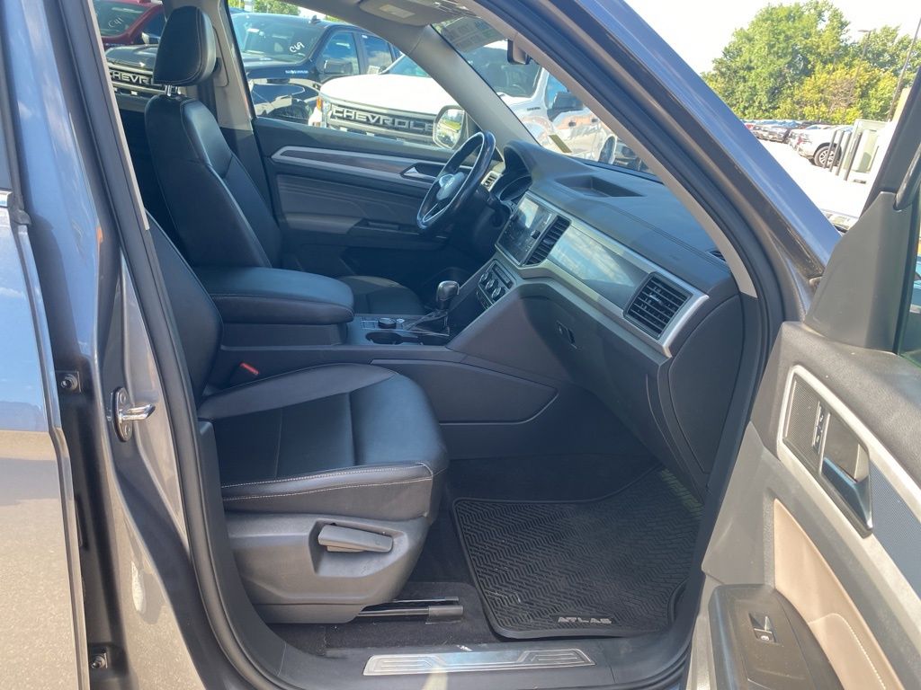 2021 Volkswagen Atlas V6 SE Technology R-Line photo 17