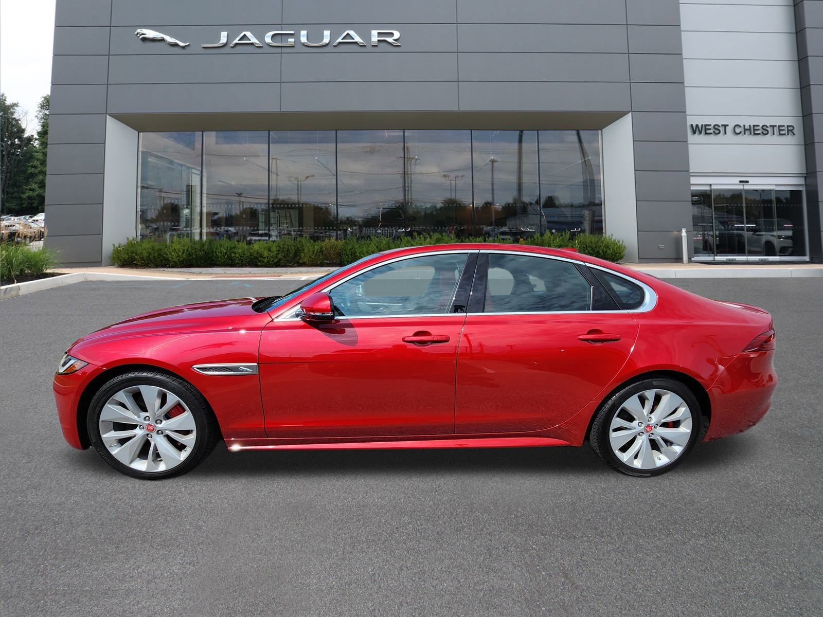 2022 Jaguar XF R-Dynamic SE photo 3