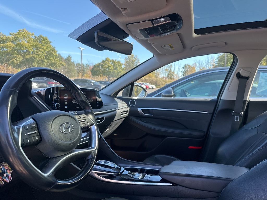 2022 Hyundai Sonata Limited photo 2