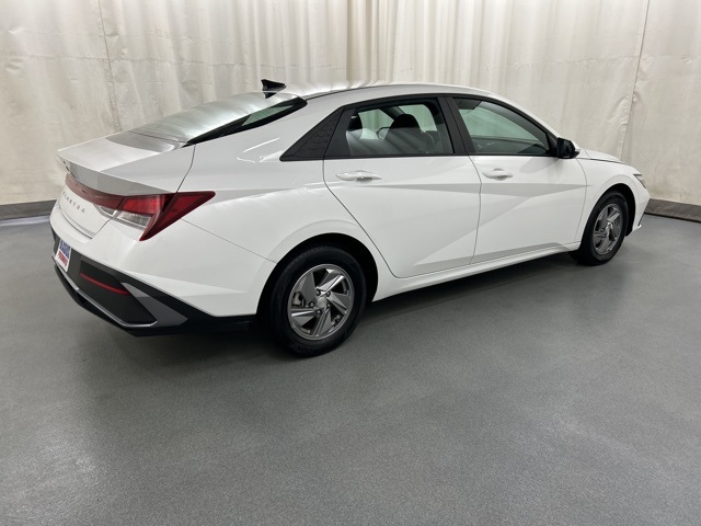 2024 Hyundai Elantra SE photo 4