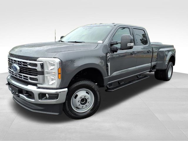 2026 Ford F-350 XLT photo 2
