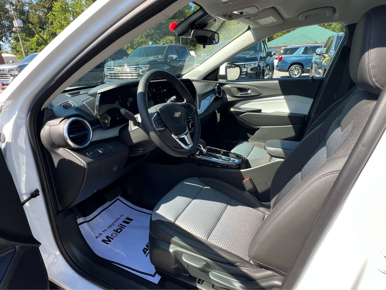 2025 Chevrolet Trax photo 8