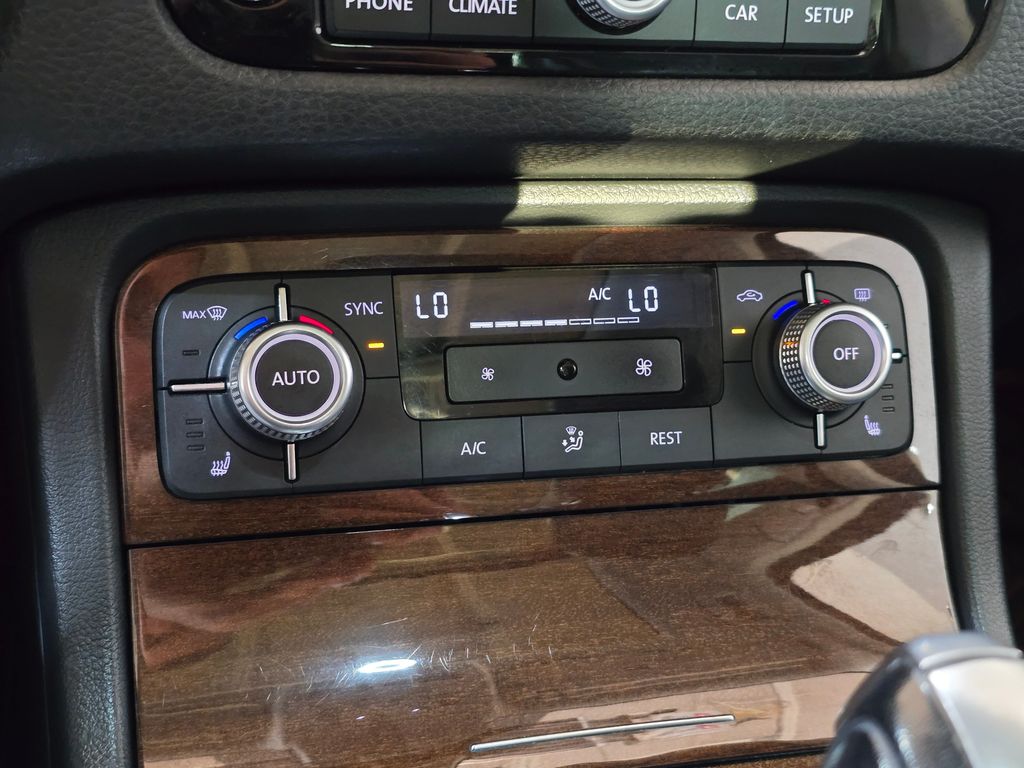 2015 Volkswagen Touareg V6 FSI TDI Hybrid photo 12