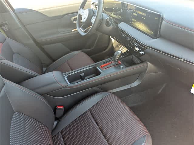 2025 Nissan Kicks SR photo 11