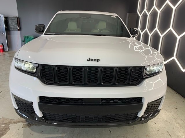 2025 Jeep Grand Cherokee Limited photo 8