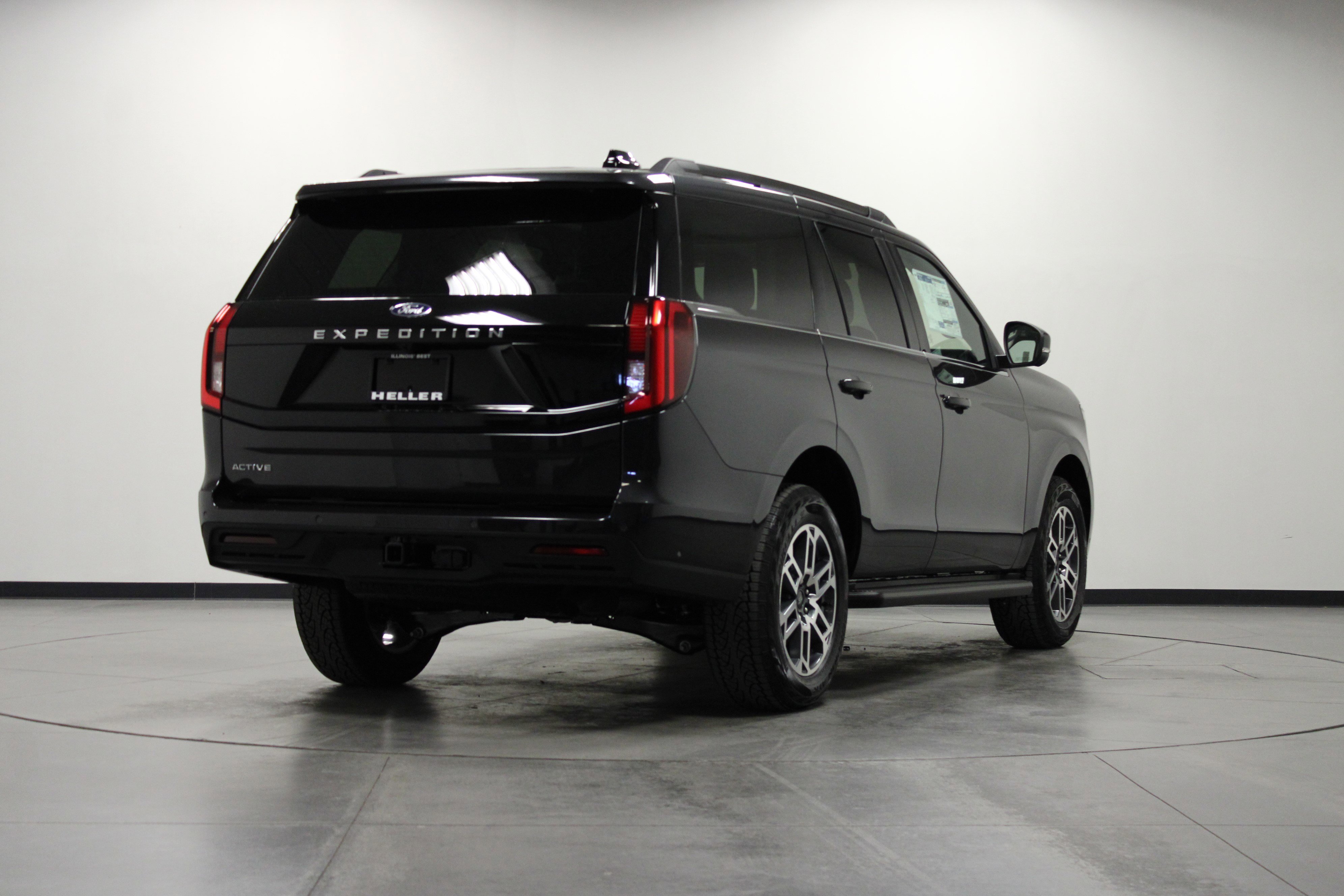 2025 Ford Expedition photo 3