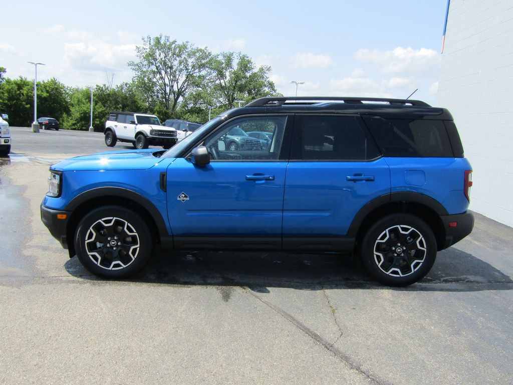2025 Ford Bronco Sport Outer Banks photo 2