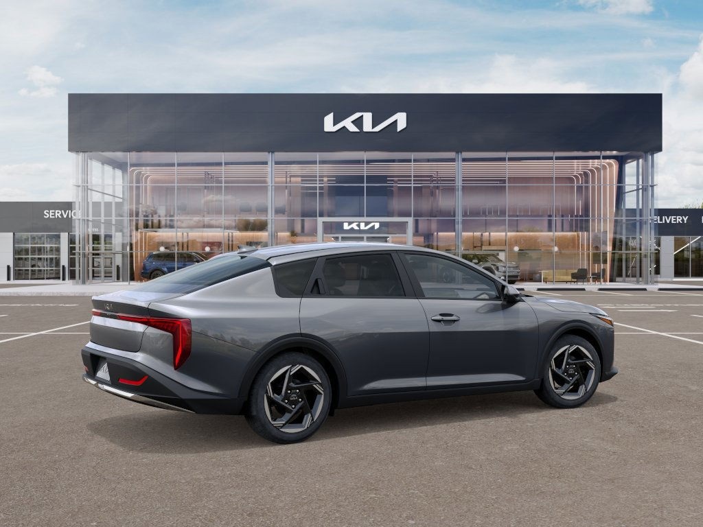 2025 Kia K4 EX photo 2