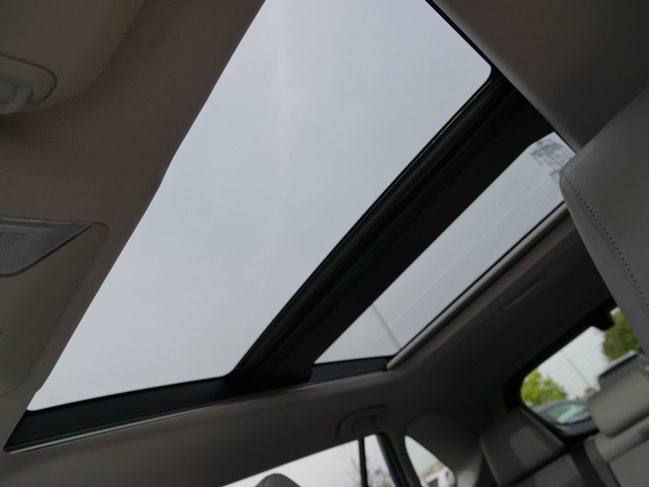 2019 Toyota RAV4 Hybrid Limited photo 27