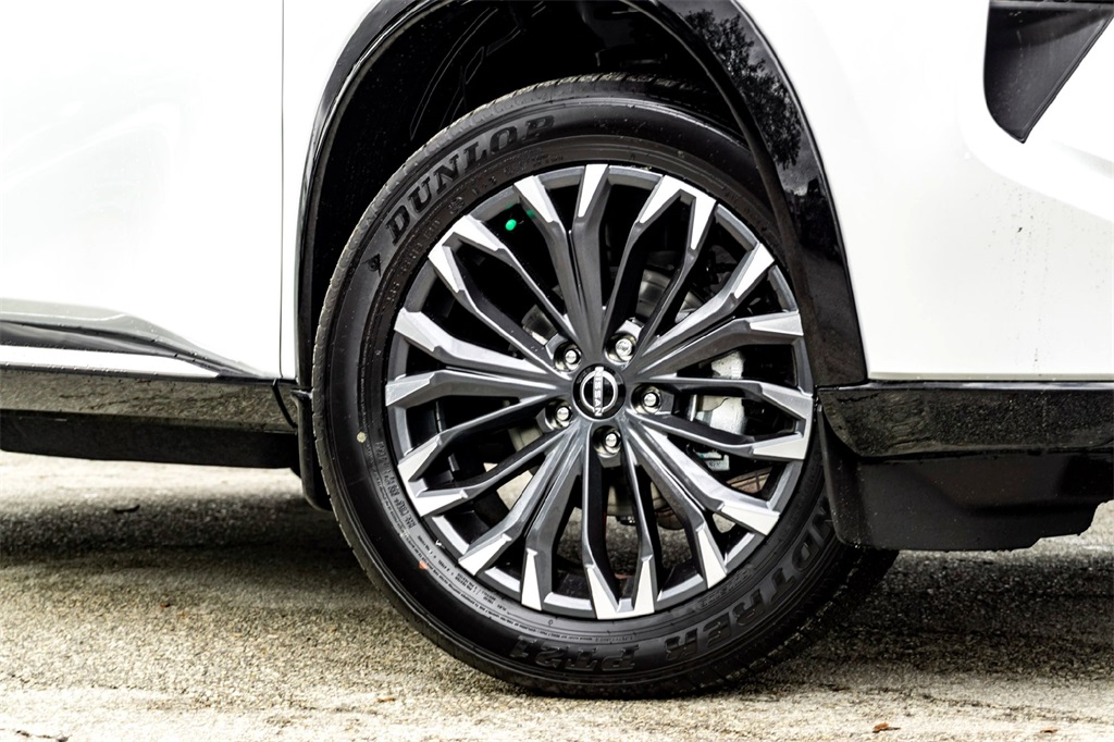 2026 Nissan Rogue Platinum photo 2