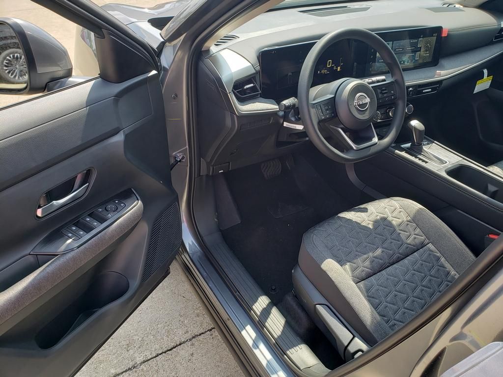 2025 Nissan Kicks SV photo 5