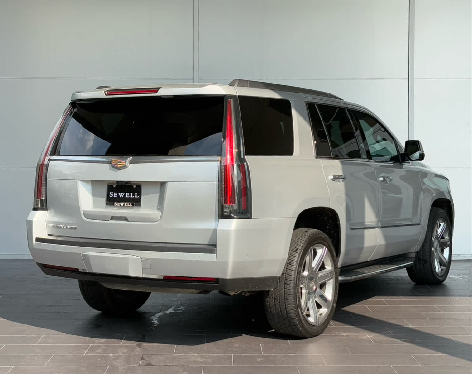2018 Cadillac Escalade Luxury photo 4