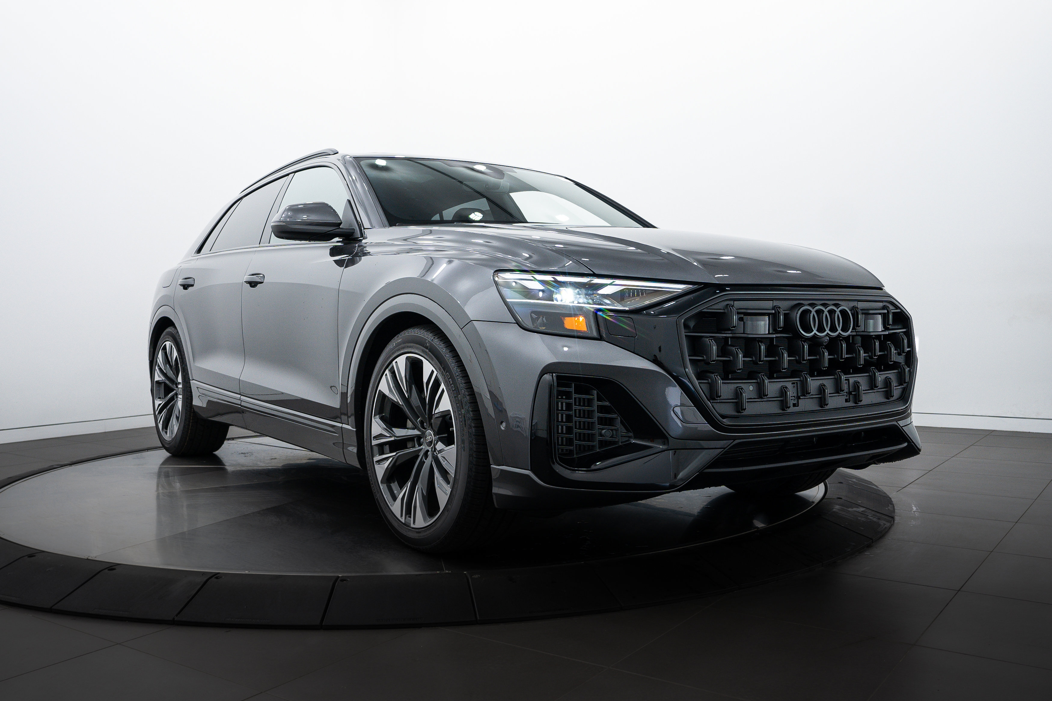 2025 Audi Q8 Premium Plus photo 2